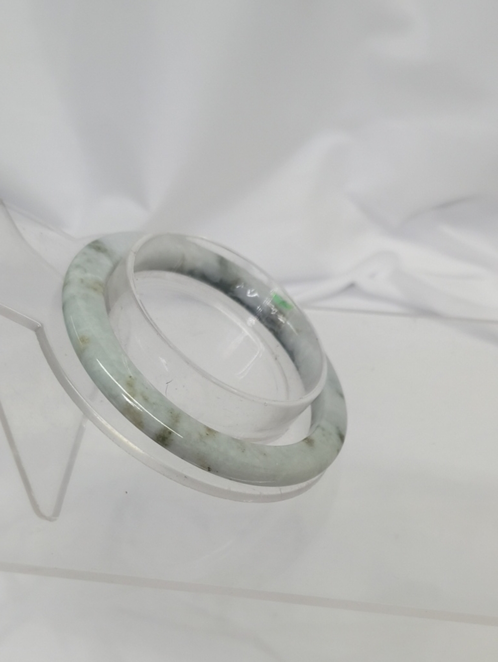 Jadeiete Bangle - Picture 2 of 6